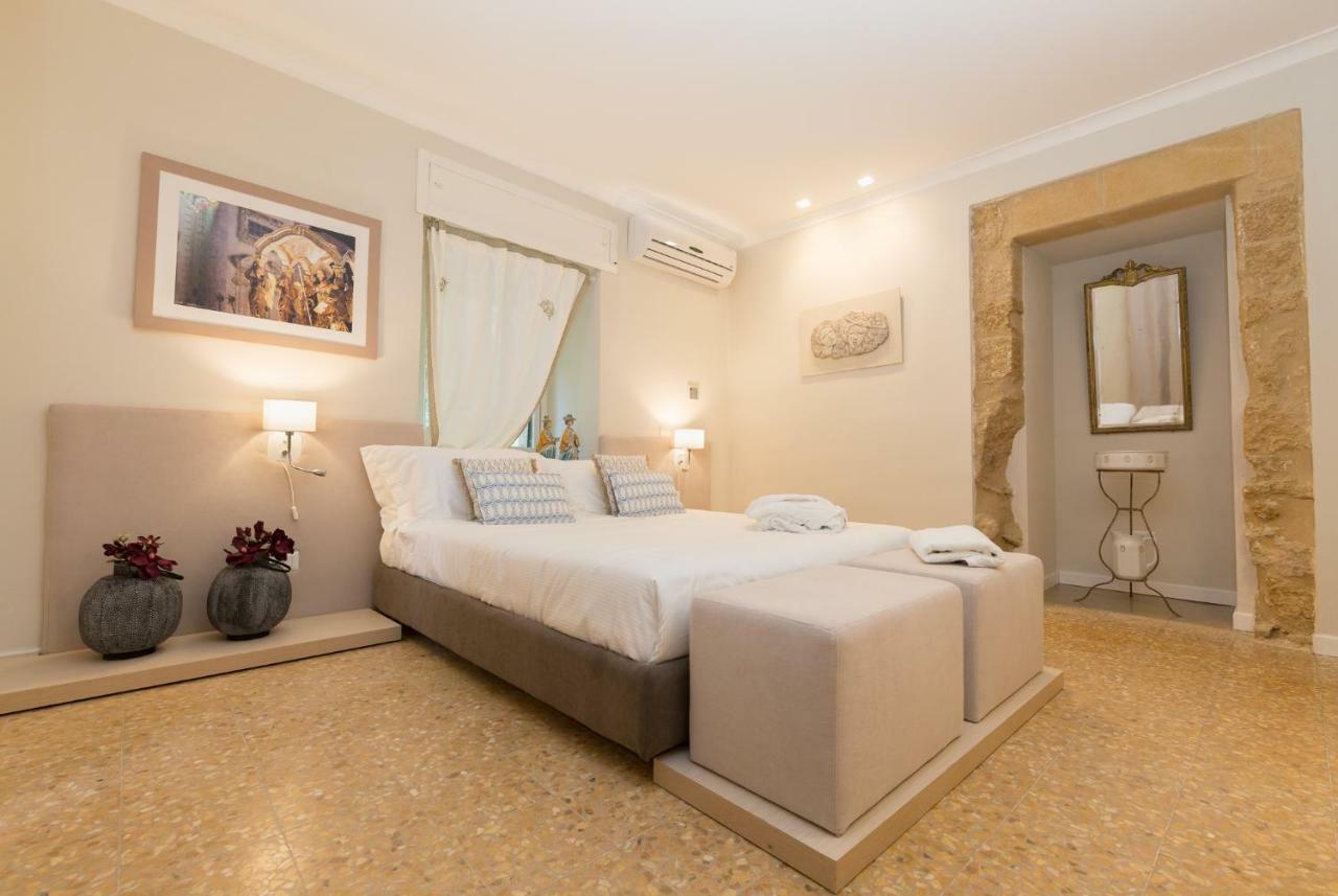 Palazzo Taranto Luxury Rooms Caltagirone Bagian luar foto